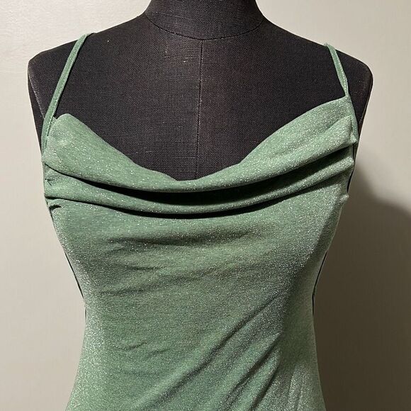 Women's Green Belle Knot Shoulder Backless Mermaid Hem Dress - Picture 2 of 10